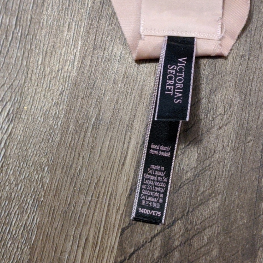 Victoria Secret Bra - Picture 4 of 5